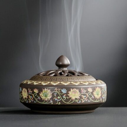 keramikinė smilkalinė su gėlių ornamentais