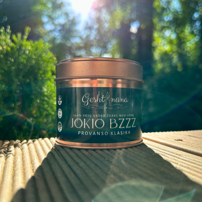 Žvakė nuo uodų saulės spinduliuose