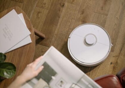 namų tvarkymas ir siurbimas