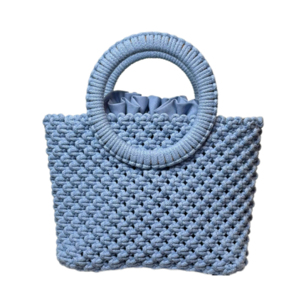 Dangaus spalvos macrame rankinė