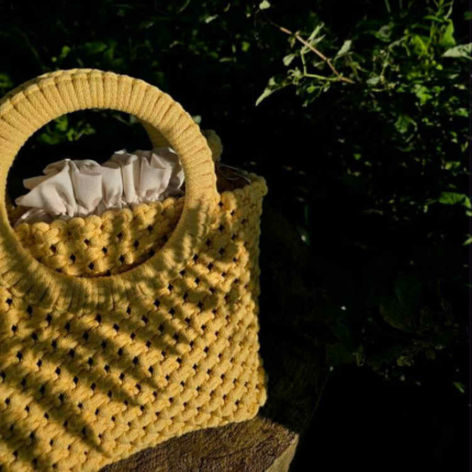 Geltona macrame rankinė
