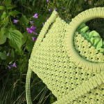 Šviesiai žalios spalvos macrame rankinė