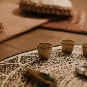 Keramikiniai puodeliai specialiai kurti renginių erdvei