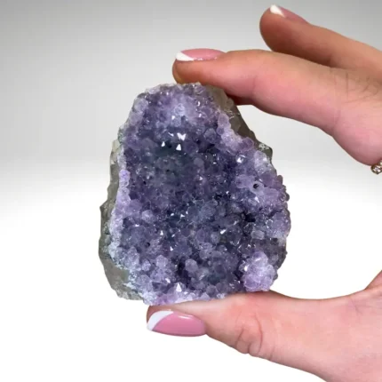 Ametisto drūza su lygiu pagrindu