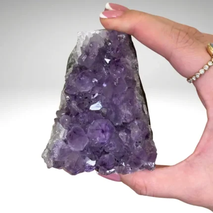 Ametisto drūza su lygiu pagrindu